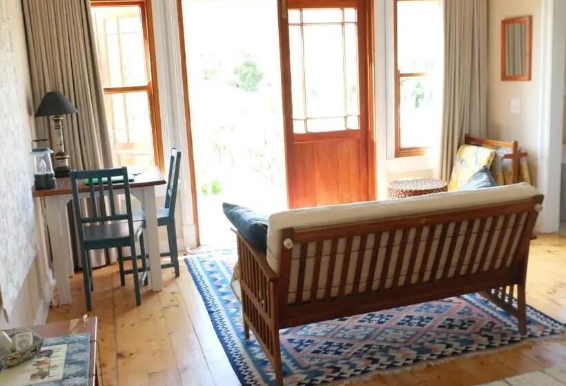 Deluxe room with river view, Doorways