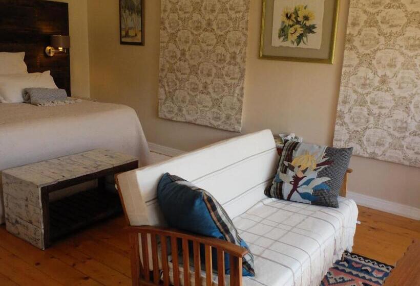 Deluxe room with river view, Doorways