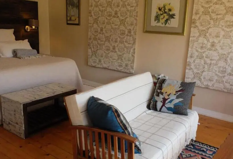 Deluxe room with river view, Doorways