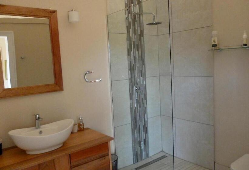 Deluxe room with river view, Doorways