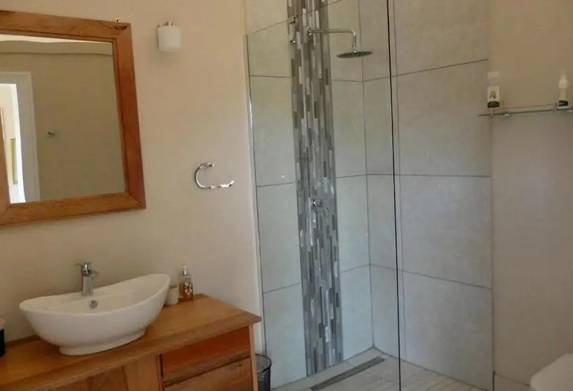 Deluxe room with river view, Doorways