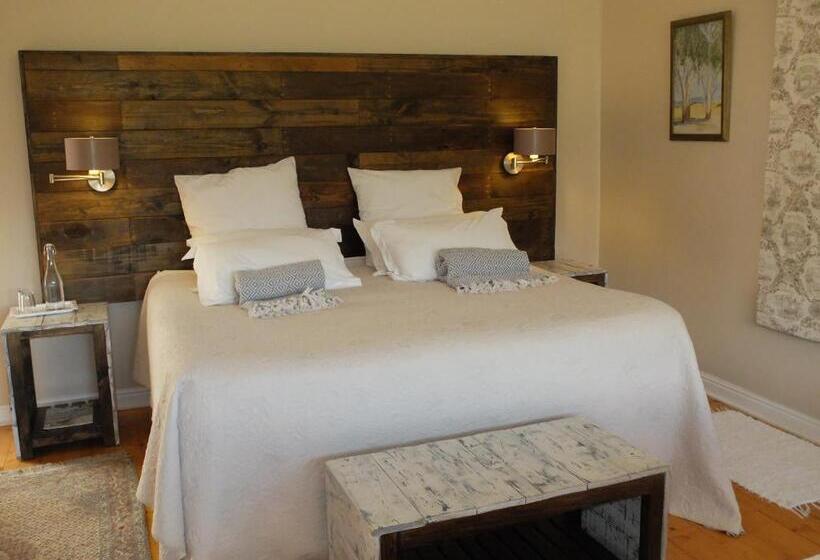 Deluxe room with river view, Doorways