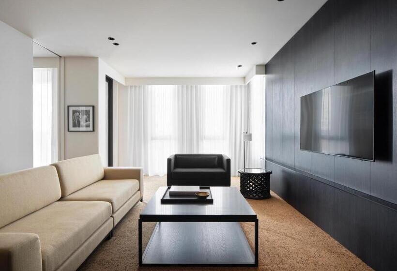 דירת חדר דלוקס, Burbury