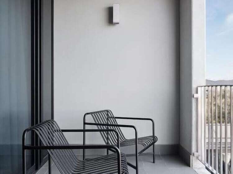 דירת דלוקס 2 חדרי שינה, Burbury