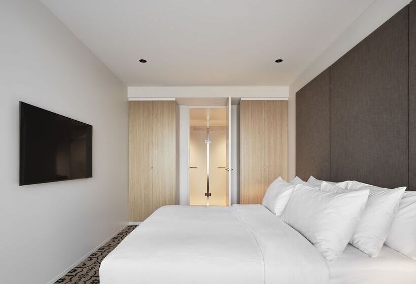 דירת חדר דלוקס, Burbury