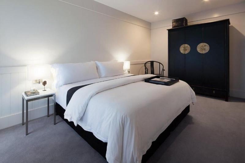 דירת שני חדרים, Burbury