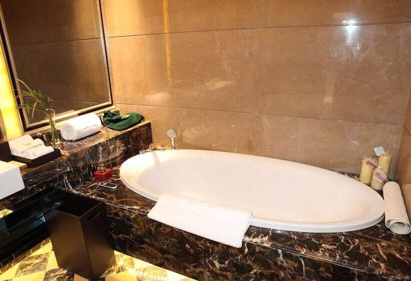 سوییت اجرایی, Chateau Starriver Guangzhou Peninsula