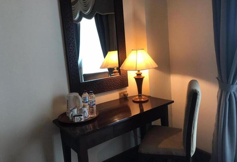 Quarto Deluxe, Kaisar