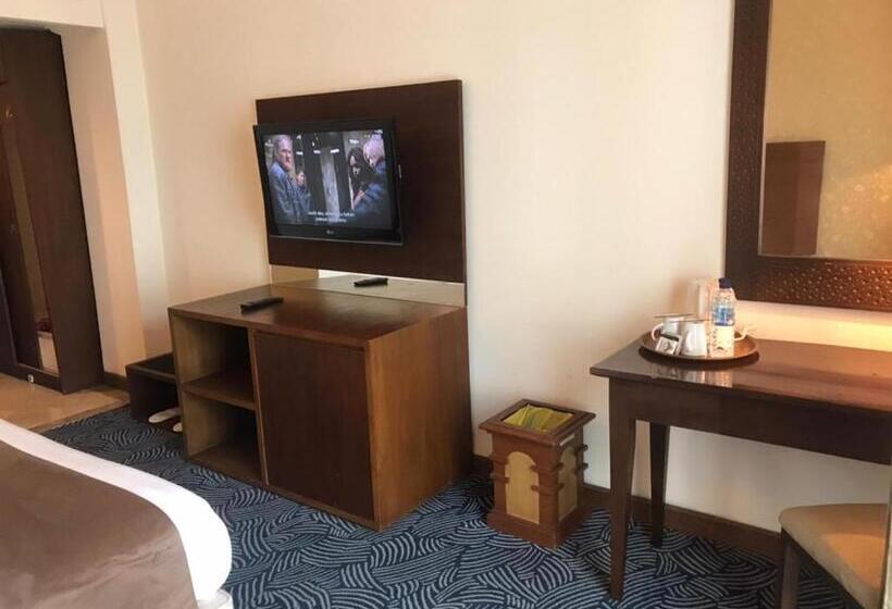 Quarto Deluxe, Kaisar