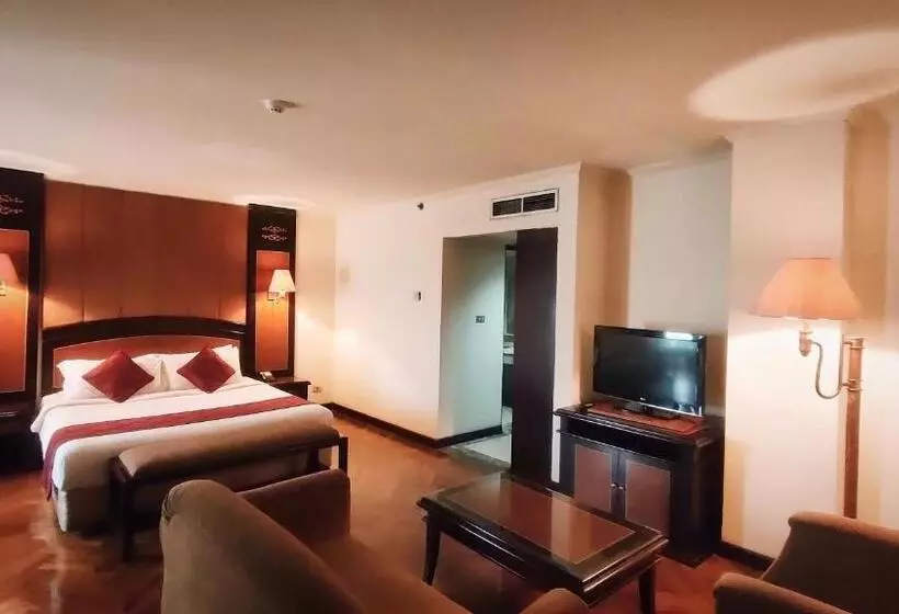 Executive Svit, Kaisar