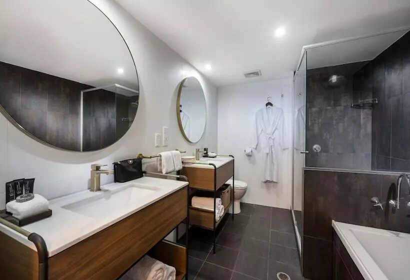استودیوی استاندارد, Mantra Terrace Brisbane