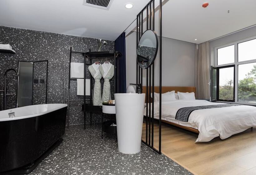 جناح ديلوكس, Qingdao The Castle