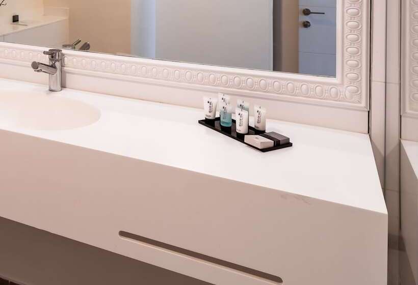 Deluxe Kamer met Uitzicht op Zee, Ramada Hotel & Suites By Wyndham Netanya