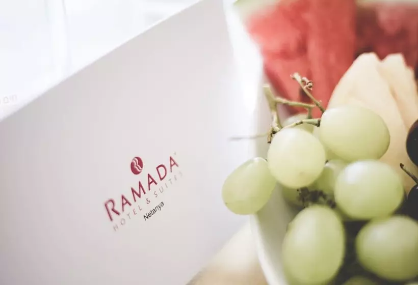 オーシャンビューデラックスルーム, Ramada Hotel & Suites By Wyndham Netanya