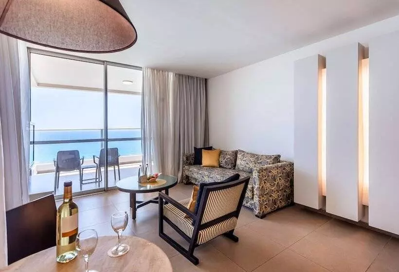オーシャンビューデラックスルーム, Ramada Hotel & Suites By Wyndham Netanya