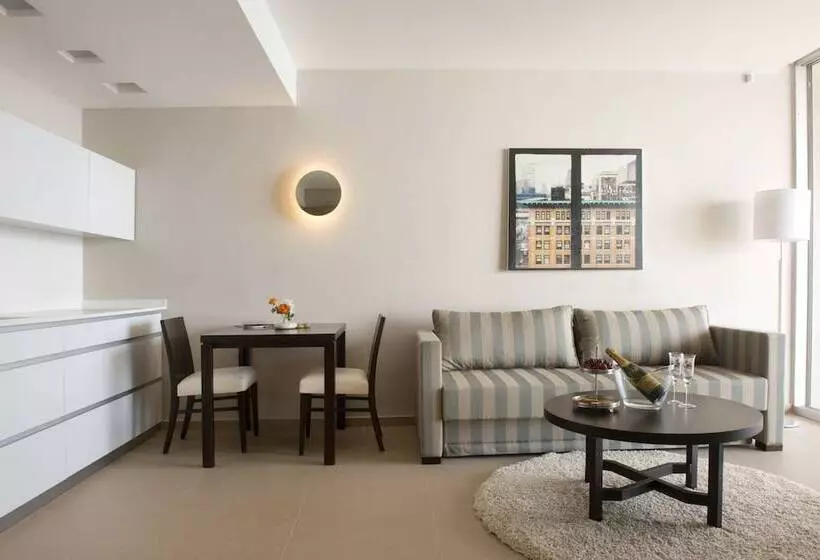 オーシャンビューデラックスルーム, Ramada Hotel & Suites By Wyndham Netanya