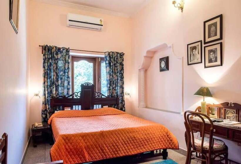 חדר סטנדרט, Rawla Rawatsar