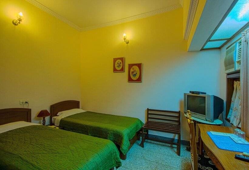 غرفة قياسية, Rawla Rawatsar