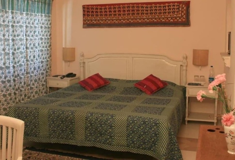 غرفة ديلوكس, Rawla Rawatsar