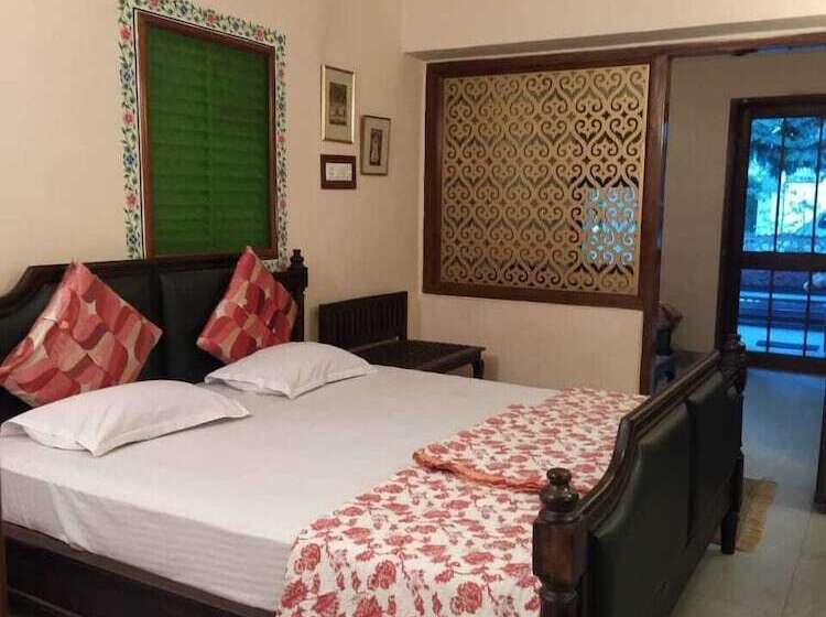 غرفة عائلية, Rawla Rawatsar