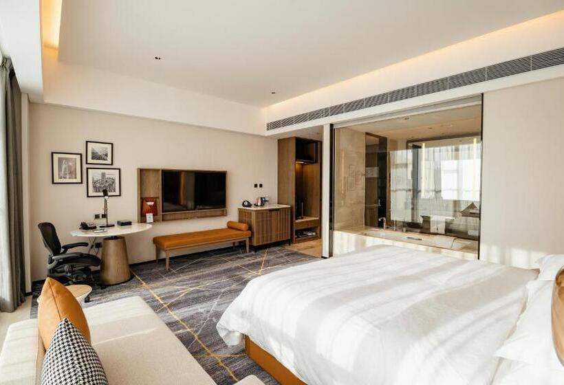 带城市景观和大床的豪华房间, Sheraton Guangzhou