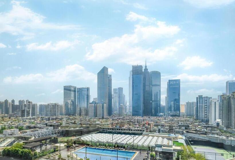 带大床的俱乐部房间, Sheraton Guangzhou