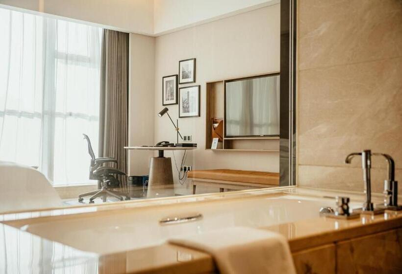 带大床的俱乐部房间, Sheraton Guangzhou