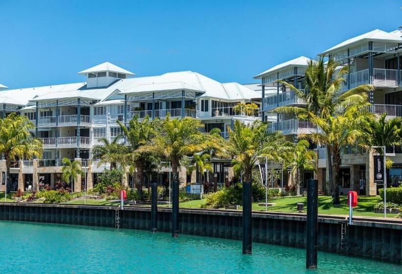 דירת שני חדרים, The Boathouse Apartments