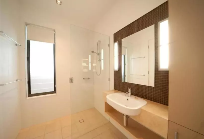 آپارتمان 2 خوابه, The Boathouse Apartments