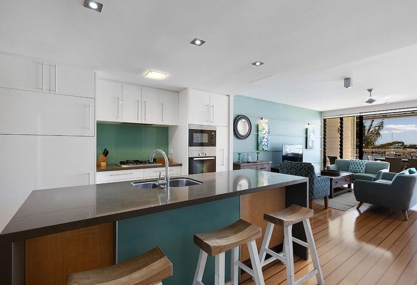 침실 3개 아파트, The Boathouse Apartments
