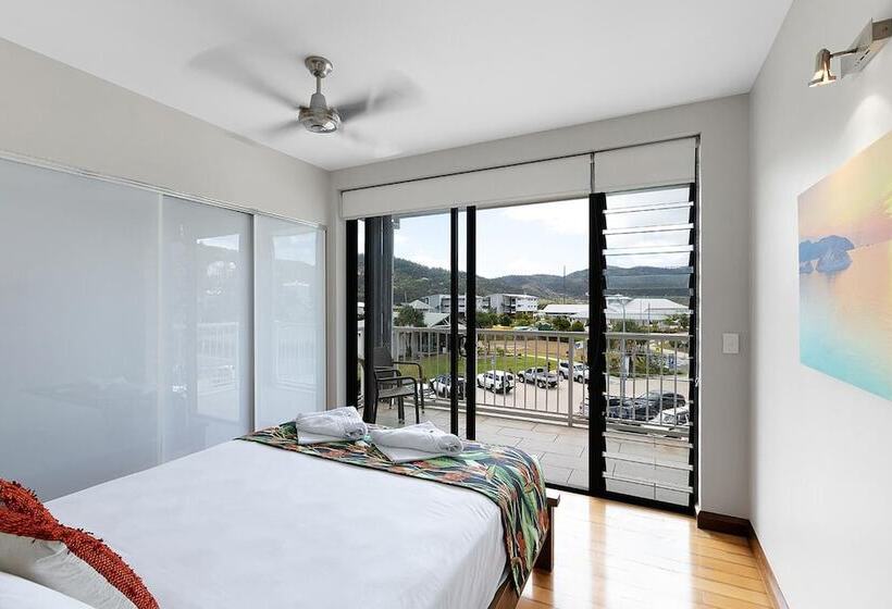 침실 3개 아파트, The Boathouse Apartments