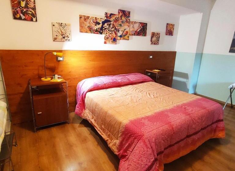 استودیو خانوادگی, Camaga