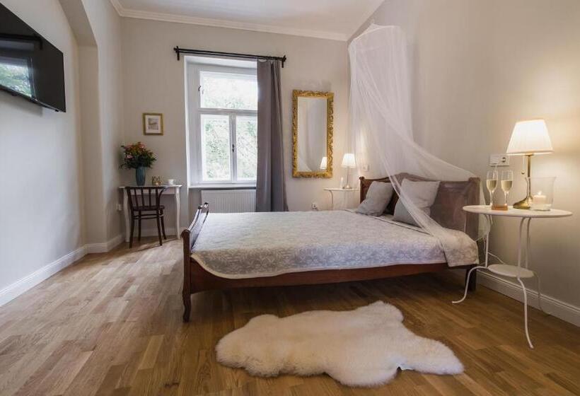 带观景的豪华间, Dunna