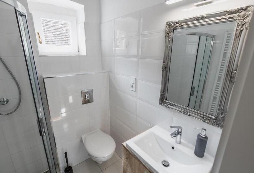 豪华家庭房间, Dunna