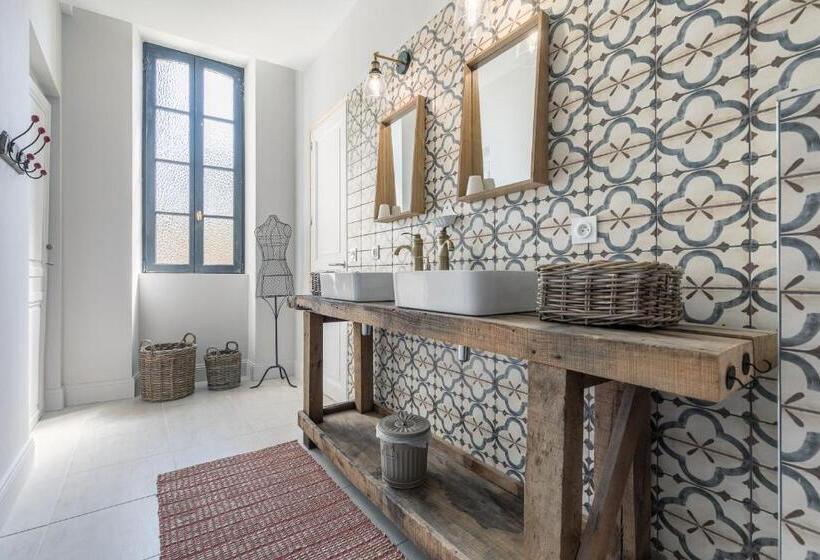 חדר סטנדרט לשלושה עם נוף לגינה, Le Logis D Augustin