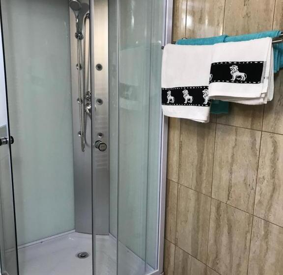 Дом 1 Спальня, Upstairs Residence