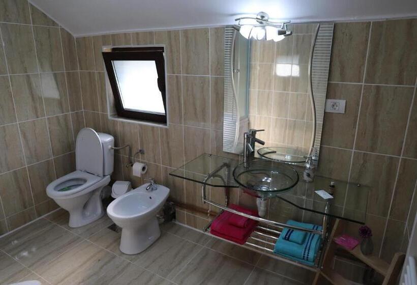 Дом 1 Спальня, Upstairs Residence