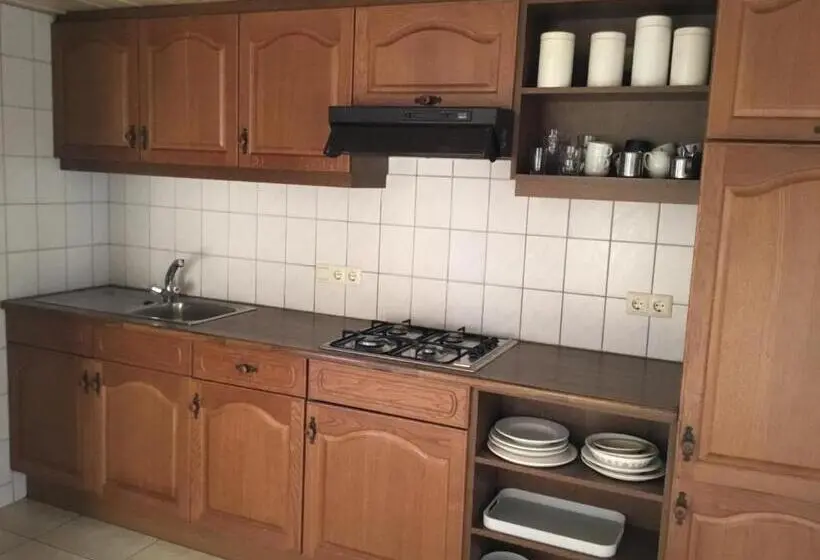 スタンダードスタジオ, B&b Op  T Eikenschoor