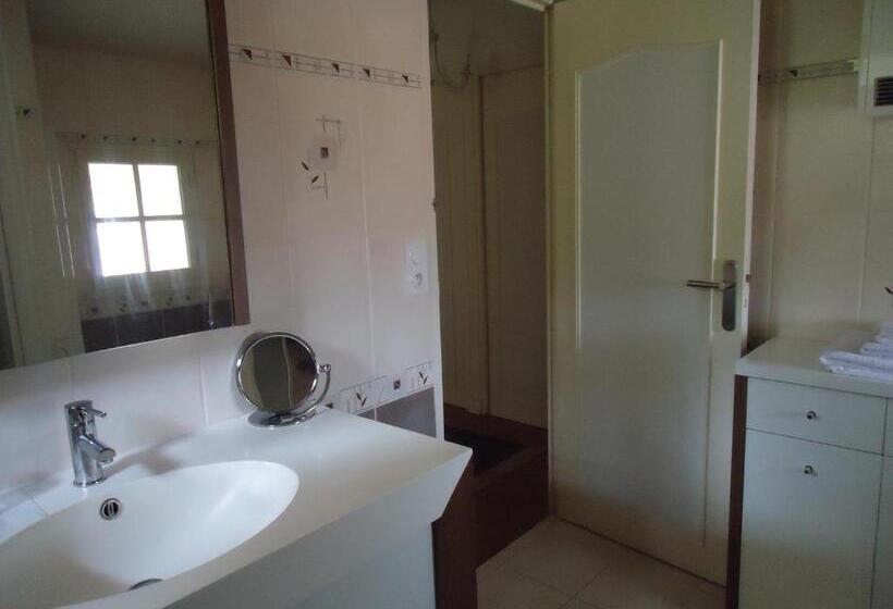 Номер Стандарт, A La Cerisaie