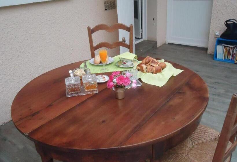 Номер Стандарт, A La Cerisaie