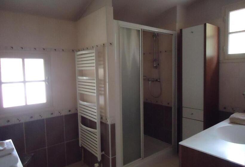 Номер Стандарт Вид на Сад, A La Cerisaie