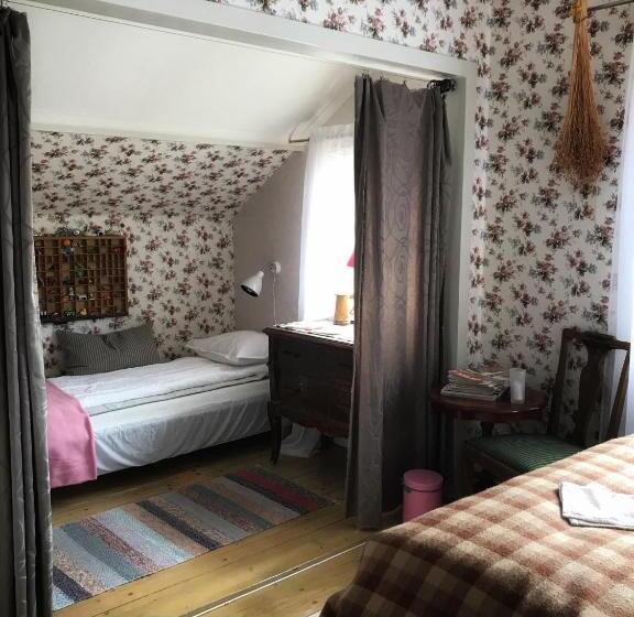 غرفة عائلية, Det Gamla Panget