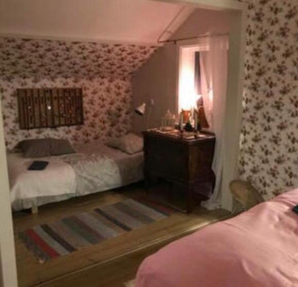 غرفة عائلية, Det Gamla Panget