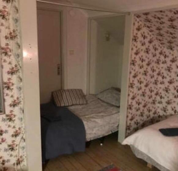 غرفة عائلية, Det Gamla Panget