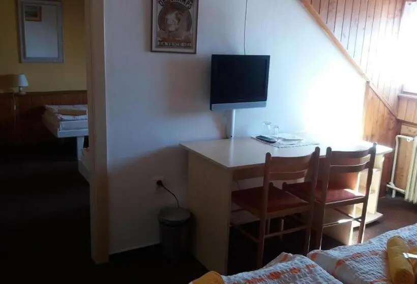Habitació Quàdruple Estàndard, Dalmo