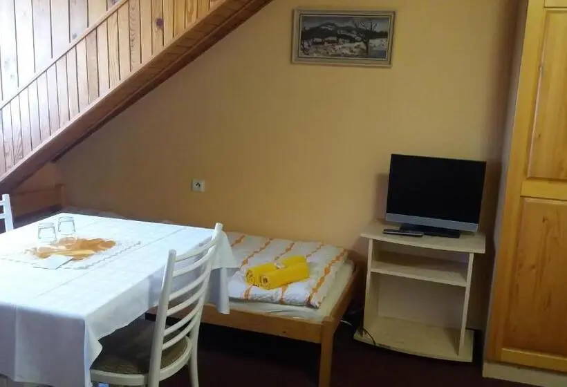 Habitació Triple Estàndard, Dalmo
