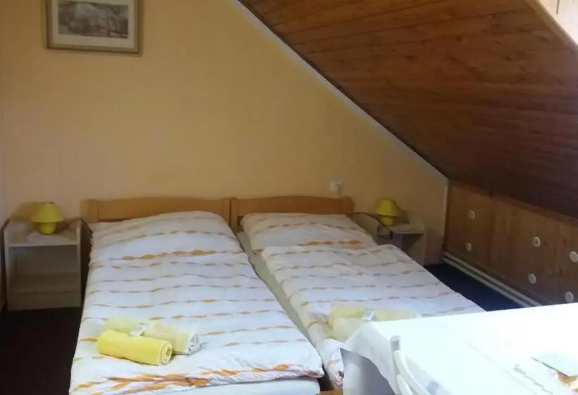 Habitació Triple Estàndard, Dalmo