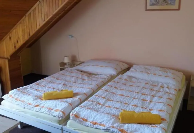 Habitació Triple Estàndard, Dalmo