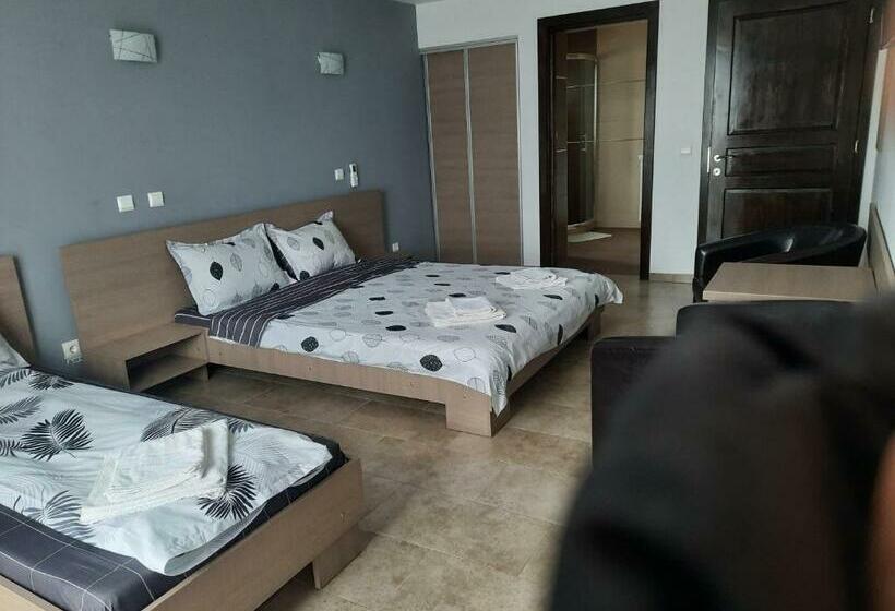 חדר סופריור לשלושה, New Exclusive