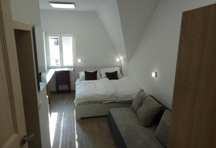 استودیوی لوکس, Tabor Apartments Rozmanova Street